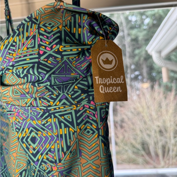 Geometric Patterned Swimsuit - Picture 2 of 6